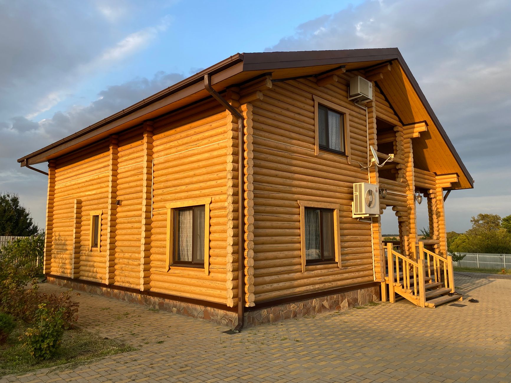 Choosing the Best Exterior Log Cabin Siding for Durability and Style