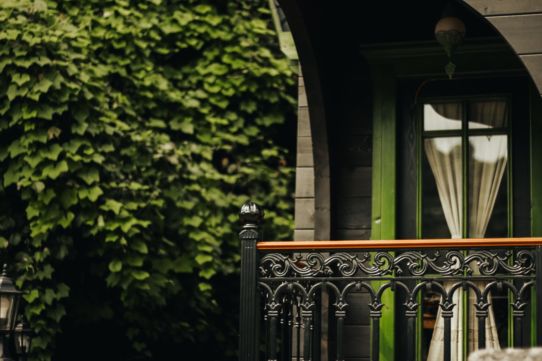 Choosing the Best Materials for Durable Outdoor Home Railings